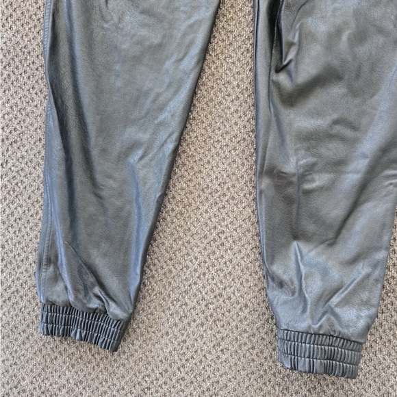 Spanx Pull On Leather Pants Small Women Gray Highrise Pocket Tapered Leg 28x29 - Picture 8 of 9
